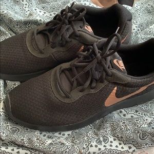 Nike Shoes - Women’s Nike running shoe Nike Shoes - Women’s Nike running shoe